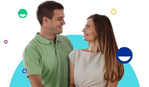 Couple de propriétaires souriants
